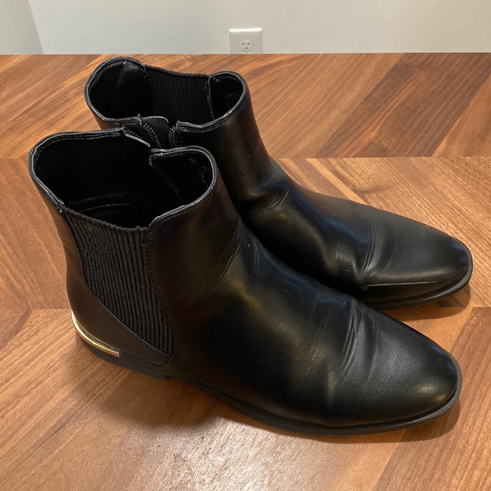 Nine West women’s black boots.  9M